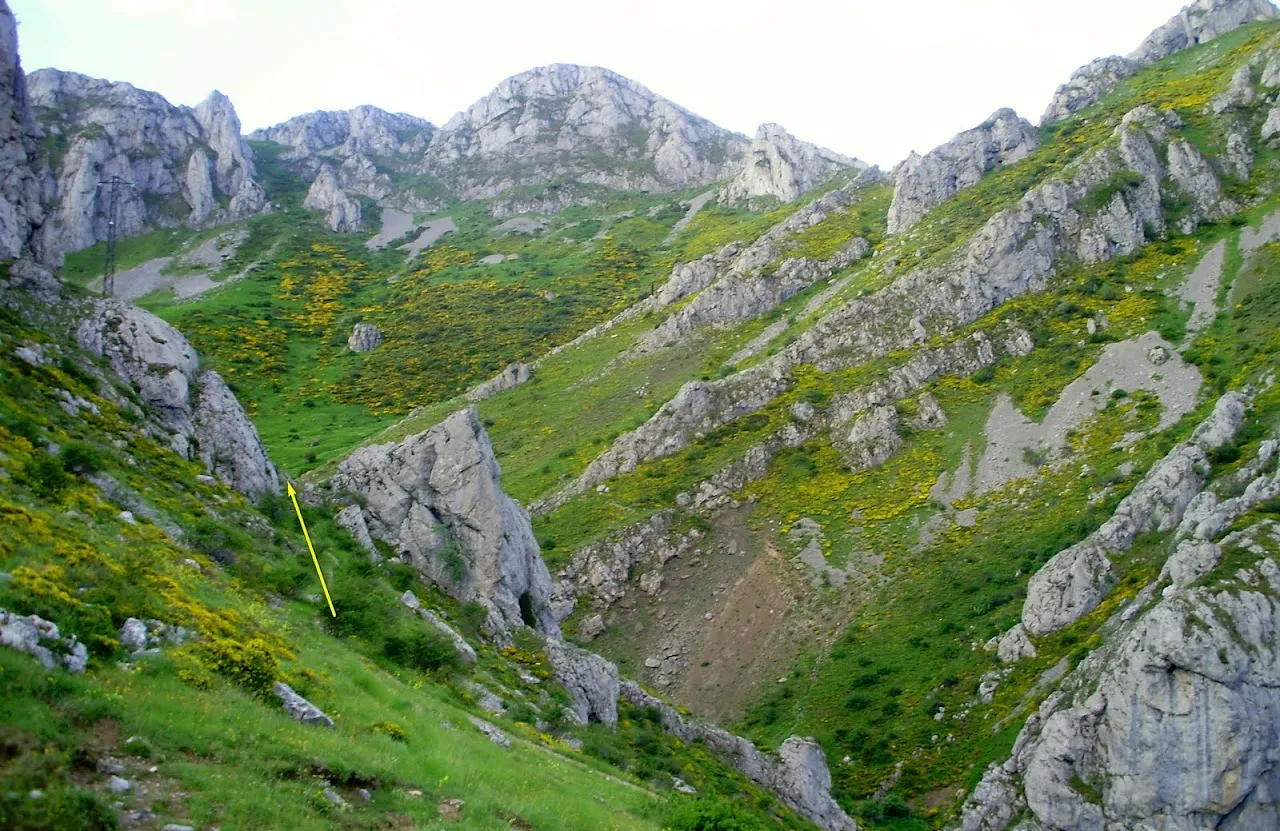 Subida al collado de Aronga