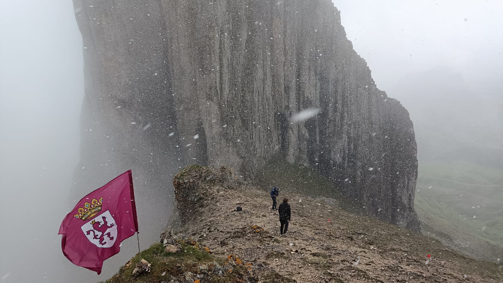 Firma del acuerdo con Huevos León y Bunker